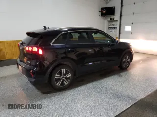 2022 Kia Niro LX with VIN KNDCB3LCXN5547575, listed as a Copart auction lot 88002635 with 77,695 mi miles and Clean Title. Bid and sale history available at carsss.com. Image 3.