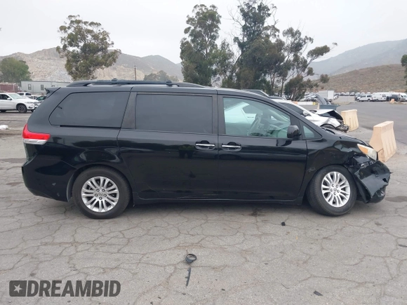 2013 Toyota Sienna XLE AAS с VIN 5TDYK3DC5DS386789, выставлен на аукционе IAAI как лот 42164870 с пробегом 171 786 миль миль и . История ставок и продаж доступна на DreamBid. Изображение 13.