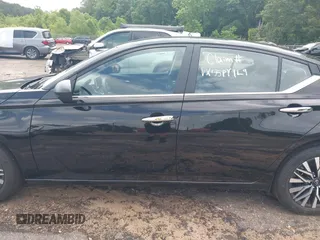 2025 Nissan Altima SV z VIN 1N4BL4DV9SN375653, wystawiony jako IAAI lot #42509470 z przebiegiem 6 362 mil mil oraz . Historia ofert i sprzedaży dostępna na DreamBid. Obrazek 14.