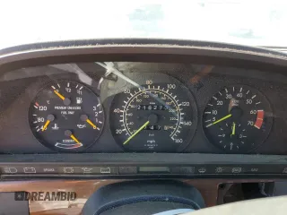 1988 Mercedes-Benz 420 420SEL with VIN WDBCA35D2JA420781, listed as a Copart auction lot 80836744 with 218,273 mi miles and Clean Title. Bid and sale history available at carsss.com. Image 9.