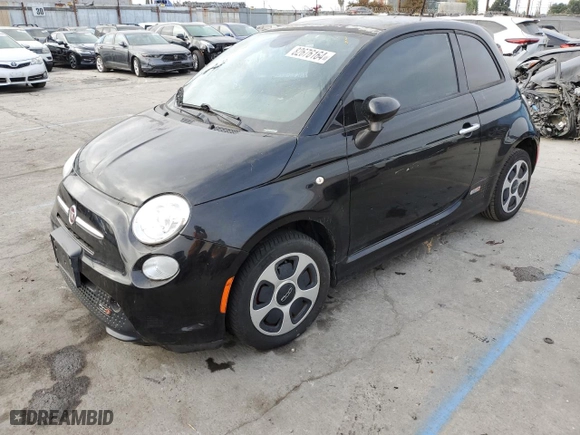 2015 FIAT 500e with VIN 3C3CFFGE3FT642311, listed as a Copart auction lot 82676164 with 27,925 mi miles and Clean Title. Bid and sale history available at carsss.com. Image 1.