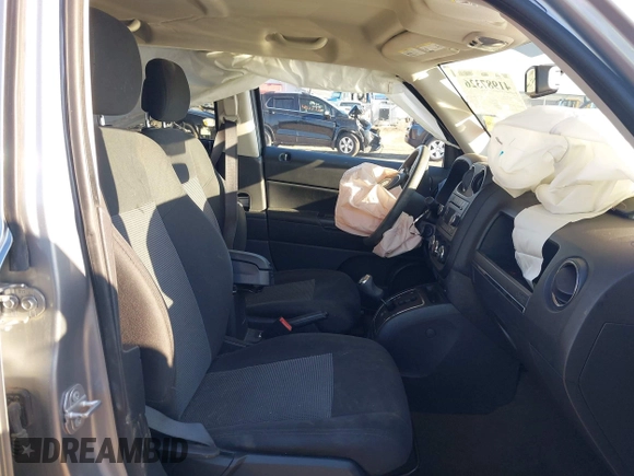 2016 Jeep Patriot Sport with VIN 1C4NJRBB1GD719198, listed as a IAAI auction lot 41987326 with 155,886 mi miles and . Bid and sale history available at carsss.com. Image 5.
