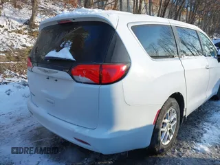 2020 Chrysler Voyager LX z VIN 2C4RC1CG7LR287442, wystawiony jako IAAI lot #41333170 z przebiegiem 30 355 mil mil oraz . Historia ofert i sprzedaży dostępna na DreamBid. Obrazek 20.
