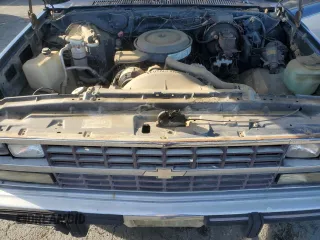 1991 Chevrolet Suburban z VIN 1GNGV26K1MF104219, wystawiony jako Copart lot #87527045 z przebiegiem 189 345 mil mil oraz Czysty tytuł • Clean title. Historia ofert i sprzedaży dostępna na DreamBid. Obrazek 12.