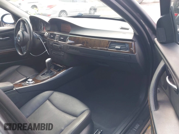 2006 BMW 3 Series 325i with VIN WBAVB13566PT05917, listed as a IAAI auction lot 41720273 with 171,686 mi miles. Bid and sale history available at carsss.com. Image 5.