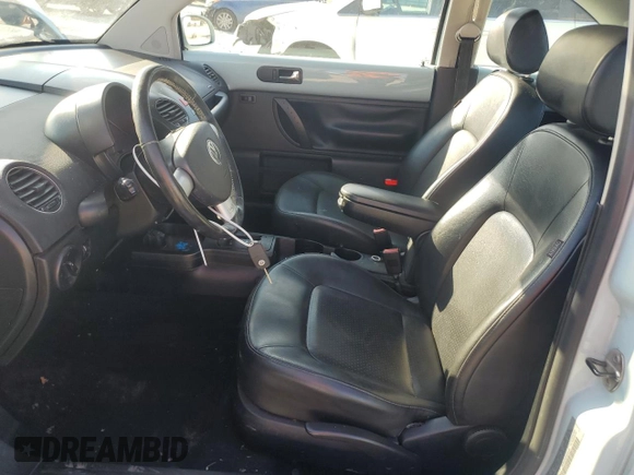 2010 Volkswagen Beetle with VIN 3VWRG3AG4AM034180, listed as a Copart auction lot 80042344 with 85,104 mi miles and Salvage title. Bid and sale history available at DreamBid. Image 7.