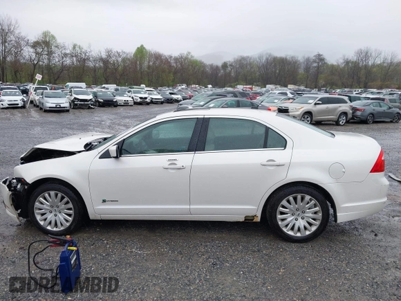 2010 Ford Fusion Hybrid with VIN 3FADP0L3XAR295179, listed as a IAAI auction lot 41958001 with 224,973 mi miles. Bid and sale history available at carsss.com. Image 14.