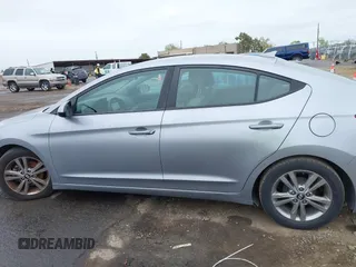 2017 Hyundai Elantra Limited z VIN 5NPD84LF6HH110163, wystawiony jako IAAI lot #41978553 z przebiegiem 195 760 mil mil oraz . Historia ofert i sprzedaży dostępna na DreamBid. Obrazek 14.
