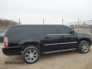 2007 Cadillac Escalade ESV with VIN 1GYFK66857R214812, listed as a IAAI auction lot 41497739 with 188,884 mi miles. Bid and sale history available at carsss.com. Image 13.