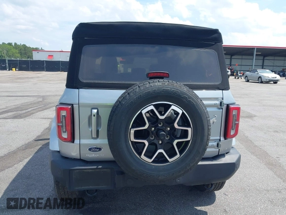 2023 Ford Bronco z VIN 1FMEE5DPXPLB06603, wystawiony jako IAAI lot #42183408 z przebiegiem 22 272 mil mil oraz . Historia ofert i sprzedaży dostępna na DreamBid. Obrazek 16.