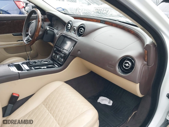 2017 Jaguar XJ with VIN SAJWA2G73H8W04310, listed as a IAAI auction lot 40914491 with 62,102 mi miles. Bid and sale history available at carsss.com. Image 5.