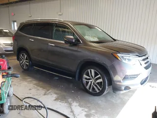2017 Honda Pilot Touring with VIN 5FNYF6H91HB084737, listed as a IAAI auction lot 41608145 with 86,696 mi miles. Bid and sale history available at carsss.com. Image 1.