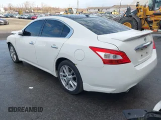 2010 Nissan Maxima SV z VIN 1N4AA5AP7AC865211, wystawiony jako IAAI lot #41783071 z przebiegiem 177 512 mil mil oraz . Historia ofert i sprzedaży dostępna na DreamBid. Obrazek 3.