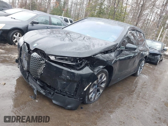 2024 BMW iX xDrive50 z VIN WB523CF04RCR31259, wystawiony jako IAAI lot #41559235 z przebiegiem Nie podano mil oraz . Historia ofert i sprzedaży dostępna na DreamBid. Obrazek 20.