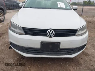 2014 Volkswagen Jetta SE with VIN 3VWD07AJ8EM296808, listed as a IAAI auction lot 41894682 with 193,898 mi miles and . Bid and sale history available at DreamBid. Image 6.