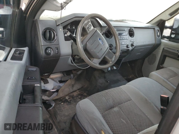 2014 Ford F-250 XL z VIN 1FDBF2A63EEB52351, wystawiony jako Copart lot #72956934 z przebiegiem 263 040 mil mil oraz Szkoda całkowita • Salvage title. Historia ofert i sprzedaży dostępna na DreamBid. Obrazek 8.