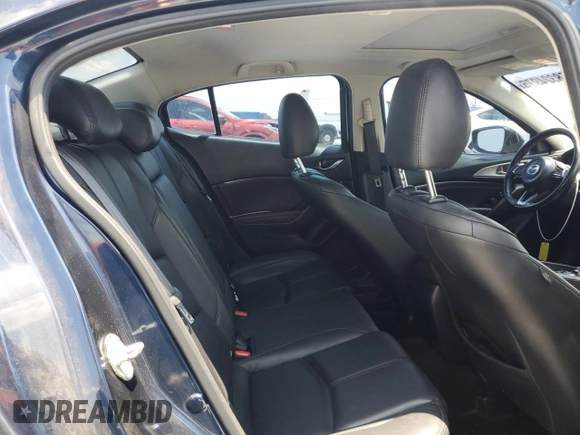2018 Mazda 3 Touring z VIN 3MZBN1V30JM243211, wystawiony jako Copart lot #58324975 z przebiegiem 86 030 mil mil oraz Szkoda całkowita • Salvage title. Historia ofert i sprzedaży dostępna na DreamBid. Obrazek 10.
