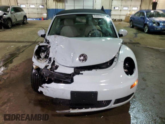 2010 Volkswagen Beetle with VIN 3VWRG3AL0AM004879, listed as a Copart auction lot 84697024 with 128,793 mi miles and Clean Title. Bid and sale history available at DreamBid. Image 5.
