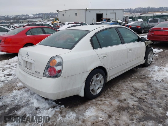 2004 Nissan Altima S with VIN 1N4AL11D64C137926, listed as a IAAI auction lot 41571445 with 124,147 mi miles. Bid and sale history available at carsss.com. Image 4.