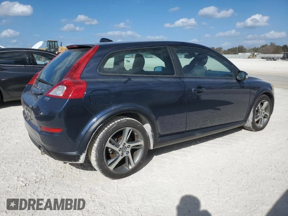2013 Volvo C30 T5 z VIN YV1672MK9D2307541, wystawiony jako Copart lot #74385534 z przebiegiem 32 577 mil mil oraz Nie do naprawy • Non repairable. Historia ofert i sprzedaży dostępna na DreamBid. Obrazek 3.