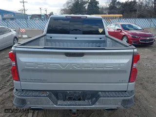 2019 Chevrolet Silverado 1500 LTZ with VIN 1GCUYGELXKZ154980, listed as a IAAI auction lot 41687643 with 139,023 mi miles. Bid and sale history available at carsss.com. Image 17.