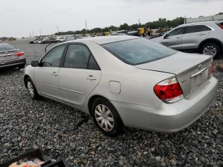 2005 Toyota Camry STD z VIN 4T1BE32K85U386267, wystawiony jako Copart lot #59219615 z przebiegiem 171 844 mil mil oraz Szkoda całkowita • Salvage title. Historia ofert i sprzedaży dostępna na DreamBid. Obrazek 2.
