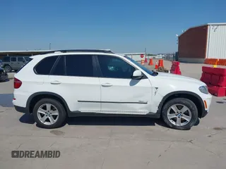 2012 BMW X5 35d z VIN 5UXZW0C57CL672538, wystawiony jako IAAI lot #41967268 z przebiegiem 141 996 mil mil oraz . Historia ofert i sprzedaży dostępna na DreamBid. Obrazek 13.