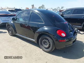 2010 Volkswagen New Beetle Coupe with VIN 3VWPG3AG5AM013832, listed as a IAAI auction lot 41807575 with 141,510 mi miles. Bid and sale history available at carsss.com. Image 3.