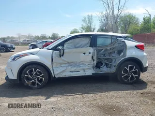 2018 Toyota C-HR XLE z VIN NMTKHMBX2JR026180, wystawiony jako IAAI lot #42156129 z przebiegiem 77 795 mil mil oraz . Historia ofert i sprzedaży dostępna na DreamBid. Obrazek 14.