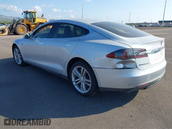 2013 Tesla Model S with VIN 5YJSA1AC3DFP10537, listed as a IAAI auction lot 40707549 with 103,111 mi miles and . Bid and sale history available at DreamBid. Image 3.