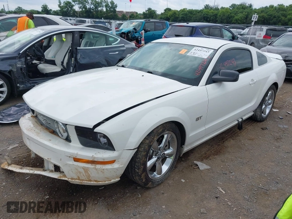 2008 Ford Mustang GT Deluxe с VIN 1ZVHT82H185196893, выставлен на аукционе IAAI как лот 42497243 с пробегом Не указан миль и . История ставок и продаж доступна на DreamBid. Изображение 2.
