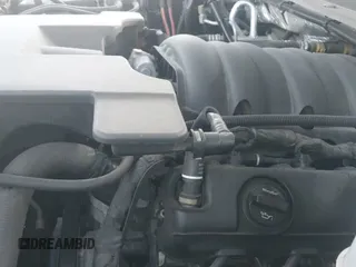 2018 Chevrolet Tahoe LT z VIN 1GNSCBKC4JR143931, wystawiony jako IAAI lot #43420052 z przebiegiem 250 482 mil mil oraz . Historia ofert i sprzedaży dostępna na DreamBid. Obrazek 19.