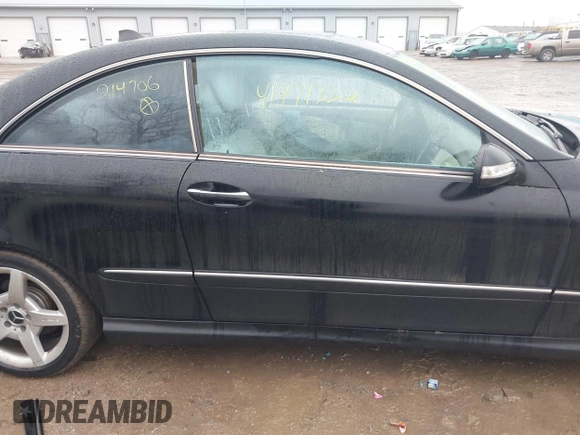 2007 Mercedes-Benz CLK-Class 5.5L with VIN WDBTJ72H77F214706, listed as a IAAI auction lot 41471332 with 87,310 mi miles. Bid and sale history available at carsss.com. Image 14.
