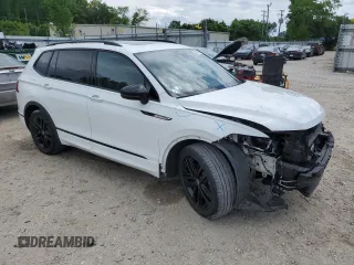 2022 Volkswagen Tiguan SE R-Line Black z VIN 3VVCB7AX0NM105476, wystawiony jako Copart lot #53436795 z przebiegiem 41 208 mil mil oraz Szkoda całkowita • Salvage title. Historia ofert i sprzedaży dostępna na DreamBid. Obrazek 4.