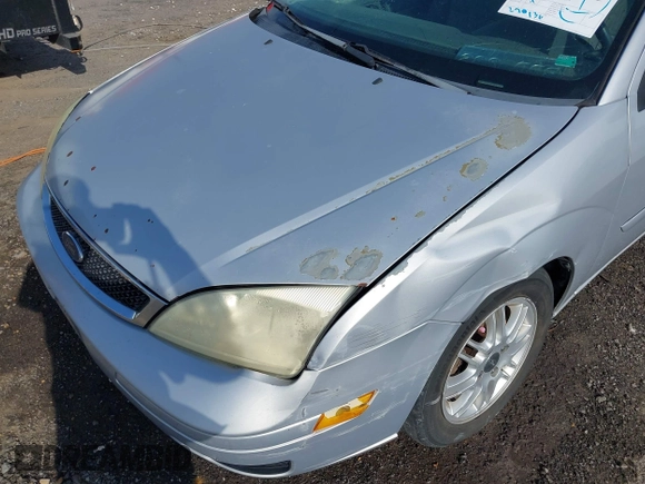 2005 Ford Focus S with VIN 1FAFP34N05W257702, listed as a IAAI auction lot 42023161 with 270,136 mi miles and . Bid and sale history available at carsss.com. Image 6.