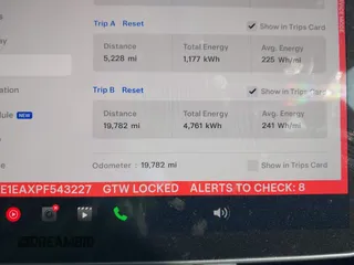 2023 Tesla Model 3 z VIN 5YJ3E1EAXPF543227, wystawiony jako IAAI lot #41150158 z przebiegiem 19 782 mil mil oraz . Historia ofert i sprzedaży dostępna na DreamBid. Obrazek 7.