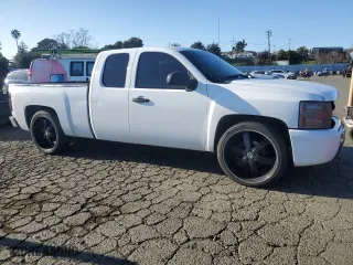 2007 Chevrolet Silverado 1500 LT w/1LT with VIN 1GCEC19J37Z524196, listed as a Copart auction lot 88102675 with 148,582 mi miles and Salvage Title. Bid and sale history available at carsss.com. Image 4.