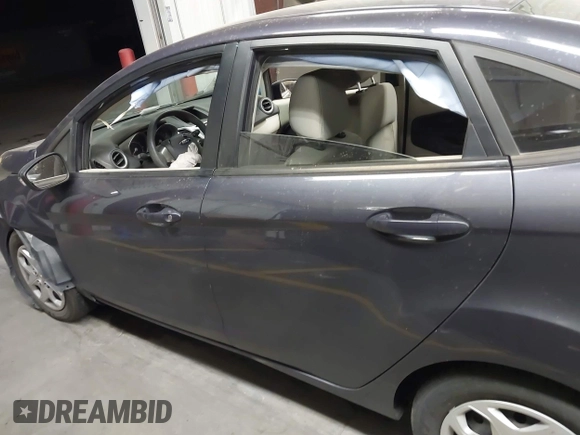 2013 Ford Fiesta SE z VIN 3FADP4BJ1DM186232, wystawiony jako IAAI lot #42304613 z przebiegiem 105 919 mil mil oraz . Historia ofert i sprzedaży dostępna na DreamBid. Obrazek 14.
