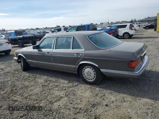 1990 Mercedes-Benz 560 with VIN WDBCA39E3LA553622, listed as a Copart auction lot 81530904 with 142,614 mi miles and Clean Title. Bid and sale history available at DreamBid. Image 2.