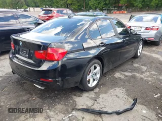 2013 BMW 3 Series 328i xDrive с VIN WBA3B5C55DF592295, выставлен на аукционе IAAI как лот 42231213 с пробегом 131 473 миль миль и . История ставок и продаж доступна на DreamBid. Изображение 4.