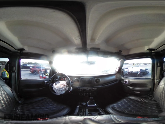 2018 Jeep Wrangler Unlimited Sport S z VIN 1C4HJXDG2JW228483, wystawiony jako IAAI lot #41710364 z przebiegiem 56 970 mil mil oraz . Historia ofert i sprzedaży dostępna na DreamBid. Obrazek 19.