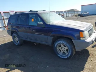 1997 Jeep Grand Cherokee Laredo z VIN 1J4GZ58Y2VC551199, wystawiony jako IAAI lot #42625502 z przebiegiem 210 722 mil mil oraz . Historia ofert i sprzedaży dostępna na DreamBid. Obrazek 1.