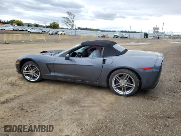 2013 Chevrolet Corvette z VIN 1G1YE3DW8D5107495, wystawiony jako Copart lot #43550355 z przebiegiem Nie podano mil oraz Szkoda całkowita • Salvage title. Historia ofert i sprzedaży dostępna na DreamBid. Obrazek 2.