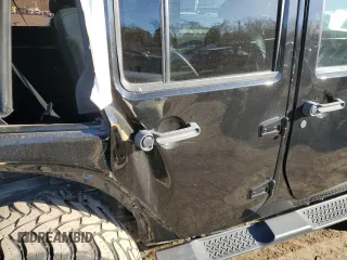 2018 Jeep Wrangler JK Unlimited Sahara with VIN 1C4BJWEG5JL851015, listed as a Copart auction lot 81107834 with 43,461 mi miles and Clean Title. Bid and sale history available at carsss.com. Image 11.