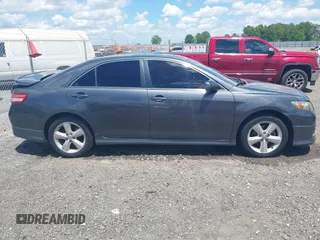 2011 Toyota Camry LE z VIN 4T1BF3EK7BU197078, wystawiony jako IAAI lot #42388549 z przebiegiem 250 873 mil mil oraz . Historia ofert i sprzedaży dostępna na DreamBid. Obrazek 13.