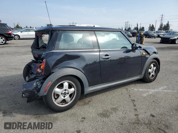 2007 MINI Hardtop z VIN WMWMF33537TT54433, wystawiony jako Copart lot #58813415 z przebiegiem 111 250 mil mil oraz Szkoda całkowita • Salvage title. Historia ofert i sprzedaży dostępna na DreamBid. Obrazek 3.