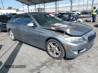 2011 BMW 5 Series 535i z VIN WBAFR7C55BC607073, wystawiony jako IAAI lot #41817020 z przebiegiem Nie podano mil oraz . Historia ofert i sprzedaży dostępna na DreamBid. Obrazek 1.