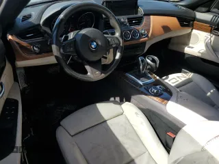 2015 BMW Z4 sDrive28i z VIN WBALL5C58FP557714, wystawiony jako Copart lot #56955565 z przebiegiem 107 962 mil mil oraz Szkoda całkowita • Salvage title. Historia ofert i sprzedaży dostępna na DreamBid. Obrazek 8.