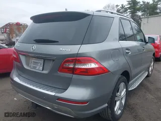 2014 Mercedes-Benz M-Class ML 350 with VIN 4JGDA5HB2EA274377, listed as a IAAI auction lot 42023848 with 126,840 mi miles. Bid and sale history available at carsss.com. Image 4.