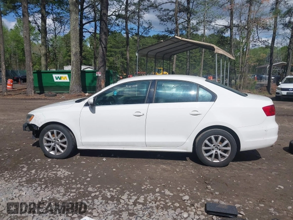 2013 Volkswagen Jetta Sedan SE with VIN 3VWDP7AJXDM201451, listed as a IAAI auction lot 41994783 with 136,112 mi miles. Bid and sale history available at carsss.com. Image 15.